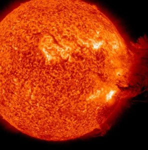 Spettacolare Eruzione Solare registrata dalla NASA