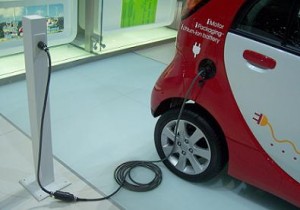 Tutto pronto per le auto elettriche: presto ricariche nei parcheggi faranno decollare questo nuovo mercato