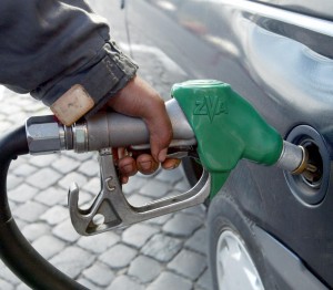Stangata sulla benzina: meglio auto a metano o gpl? Calcola il risparmio