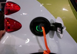 Dall’ACEA entro il 2017 uno standard per la ricarica delle auto elettriche