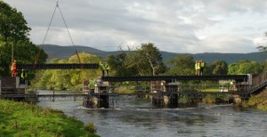 In Scozia nuovo ponte da bottiglie di PET riciclate: resiste al passaggio di un carro armato